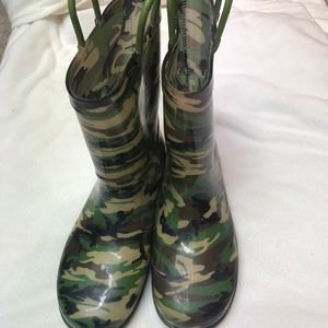Boys rain boots